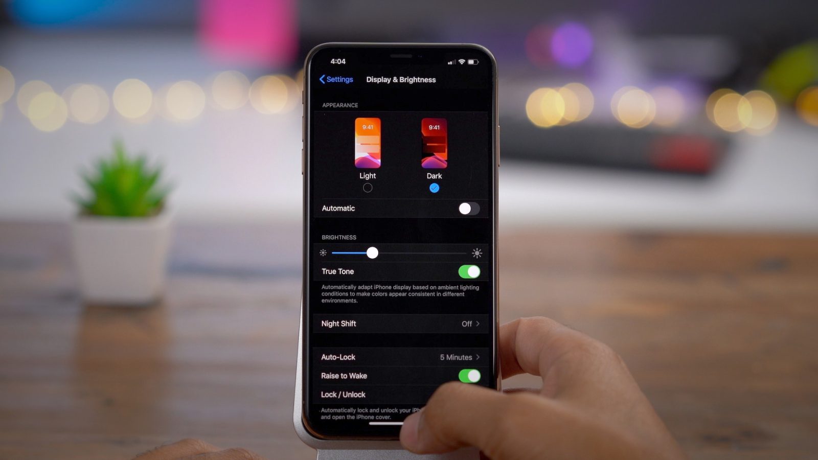 Dark Mode Design: Enhancing User Experience in Mobile Apps